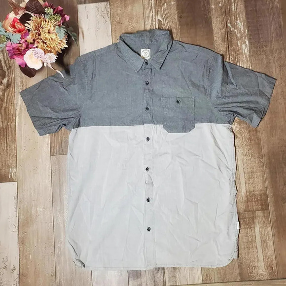 Voyager Two Tone Gray Short Sleeve Button Up Men's Shirt Size XL EUC - Picture 1 of 13